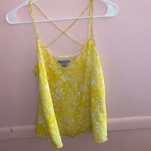 🌼Yellow floral cross back tank🌼